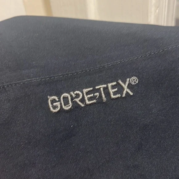 Women’s Marmot Gore-Tex Long Black Hooded Rain Jacket Size Medium - Picture 5 of 6